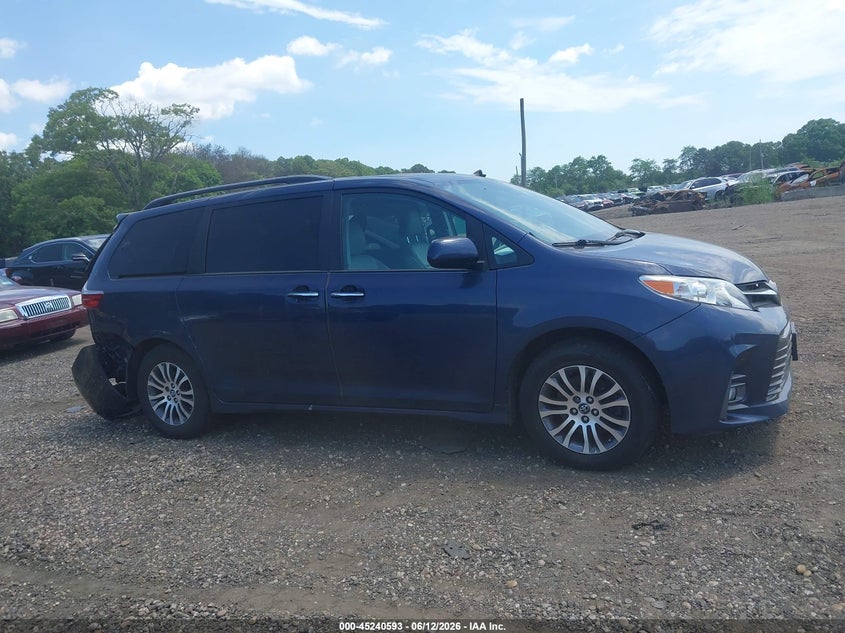 TOYOTA SIENNA - zdjęcie 13