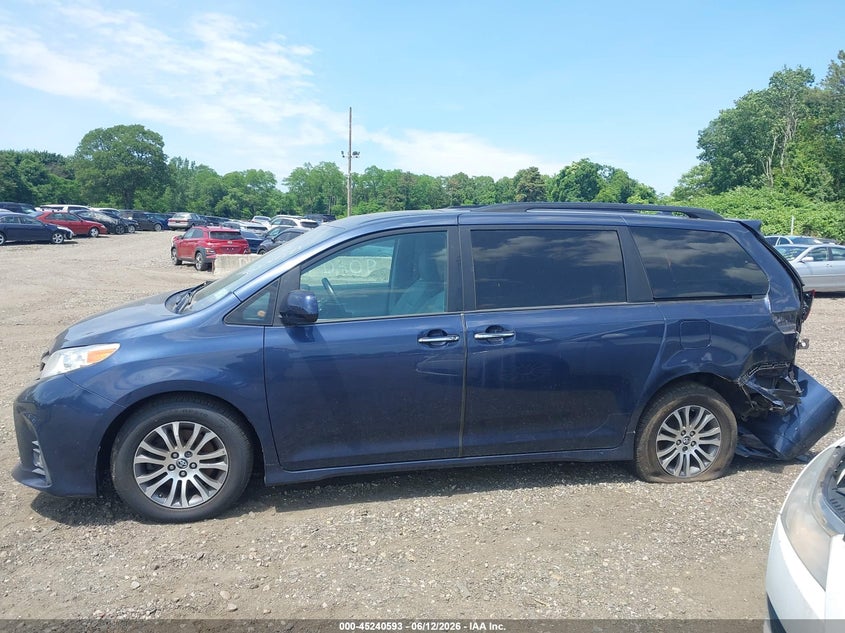 TOYOTA SIENNA - zdjęcie 14