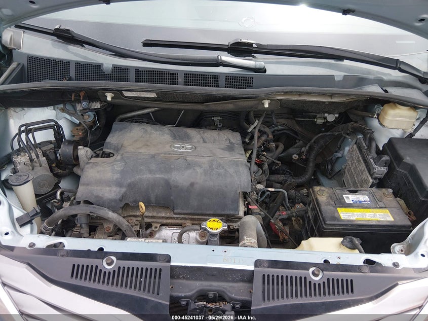 TOYOTA SIENNA - zdjęcie 10