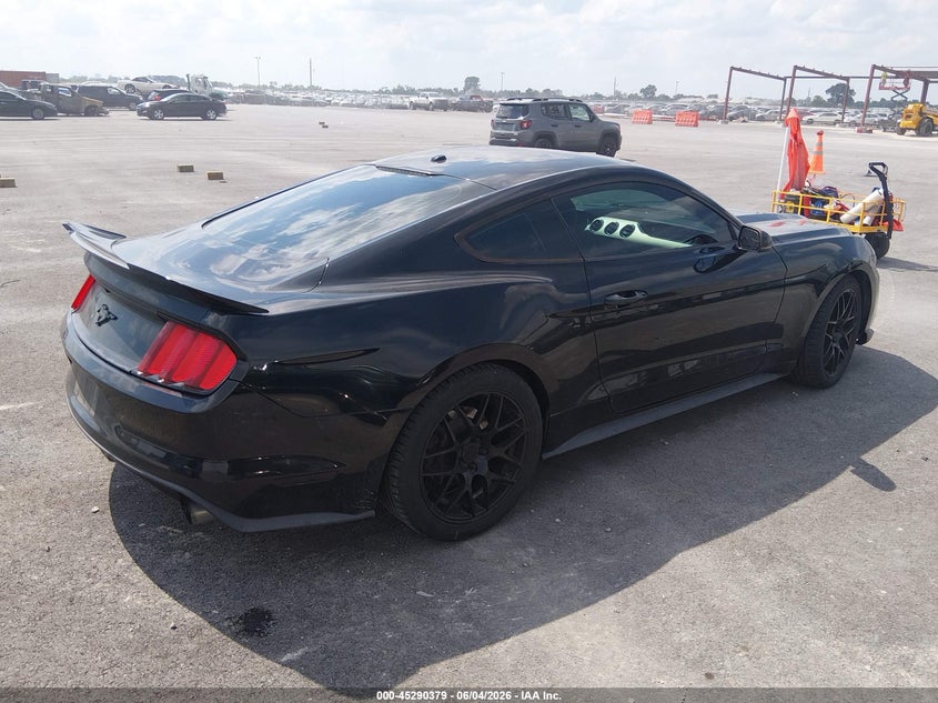 FORD MUSTANG - zdjęcie 4