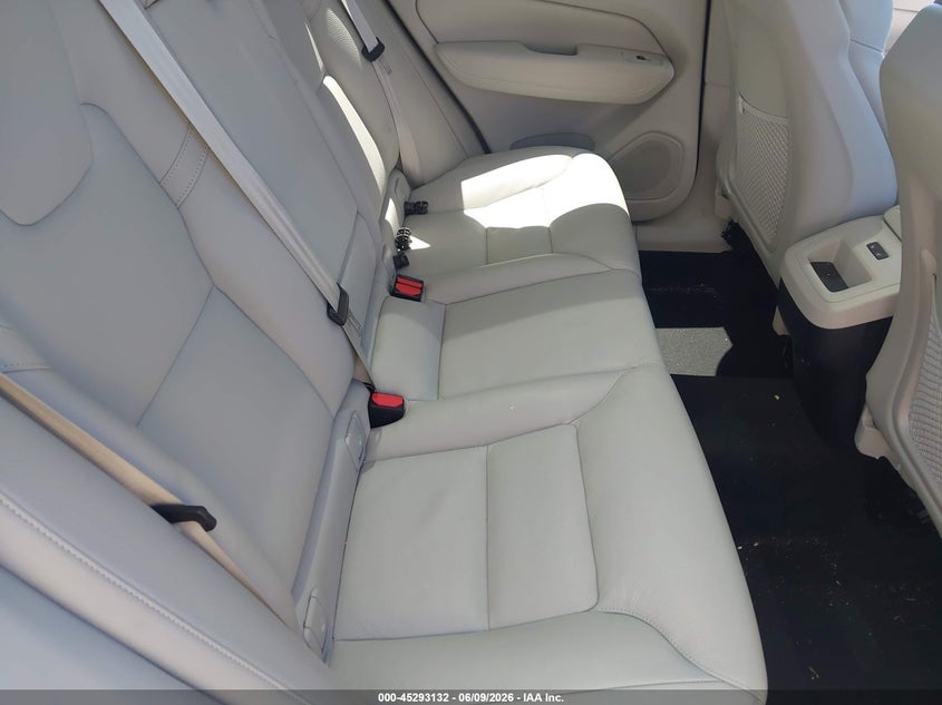 VOLVO XC60 - zdjęcie 8