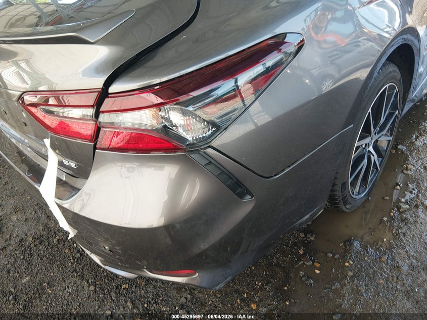 TOYOTA CAMRY - zdjęcie 18