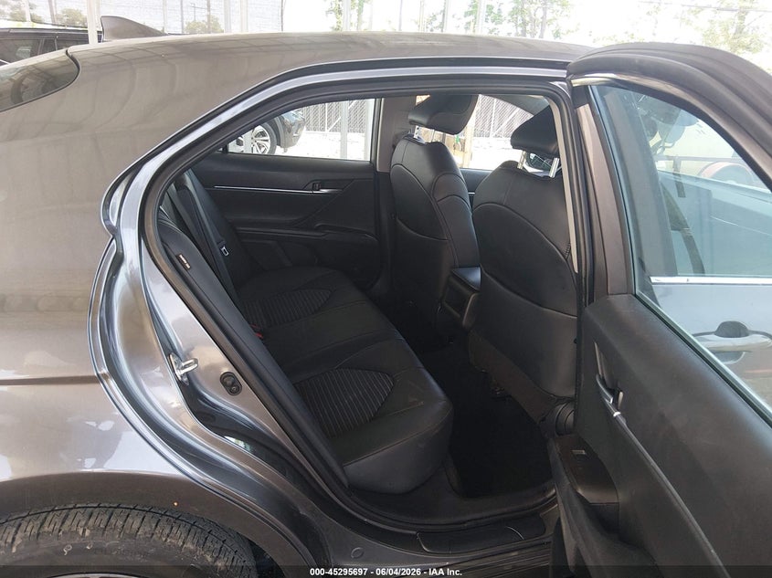 TOYOTA CAMRY - zdjęcie 8
