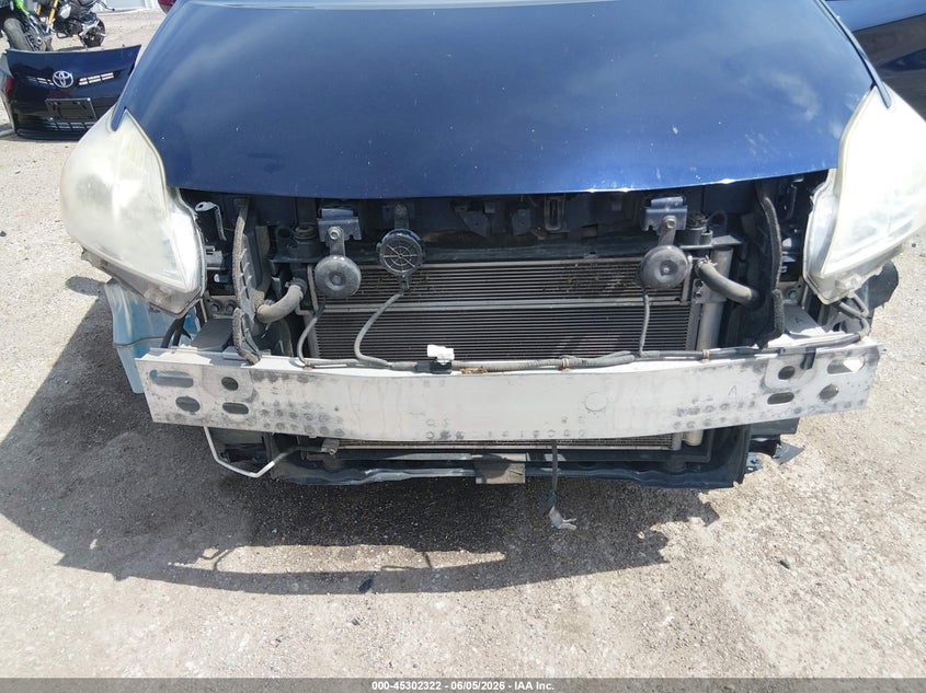 TOYOTA PRIUS - zdjęcie 6