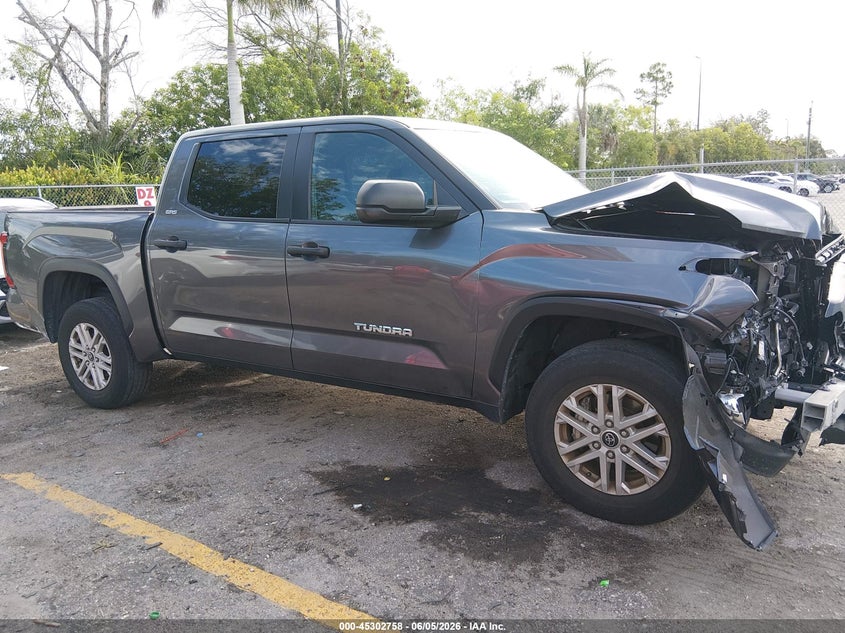 TOYOTA TUNDRA - zdjęcie 13