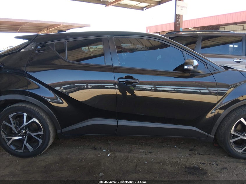 TOYOTA C-HR - zdjęcie 13