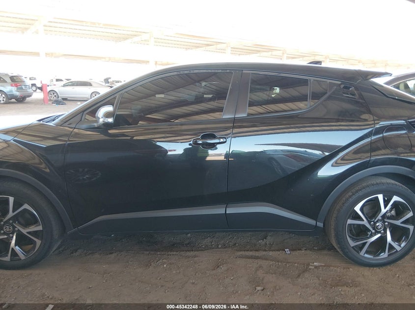 TOYOTA C-HR - zdjęcie 14