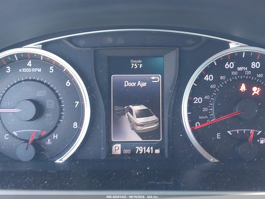 TOYOTA CAMRY - zdjęcie 15