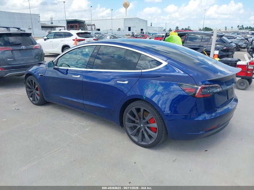 TESLA MODEL 3 - zdjęcie 3