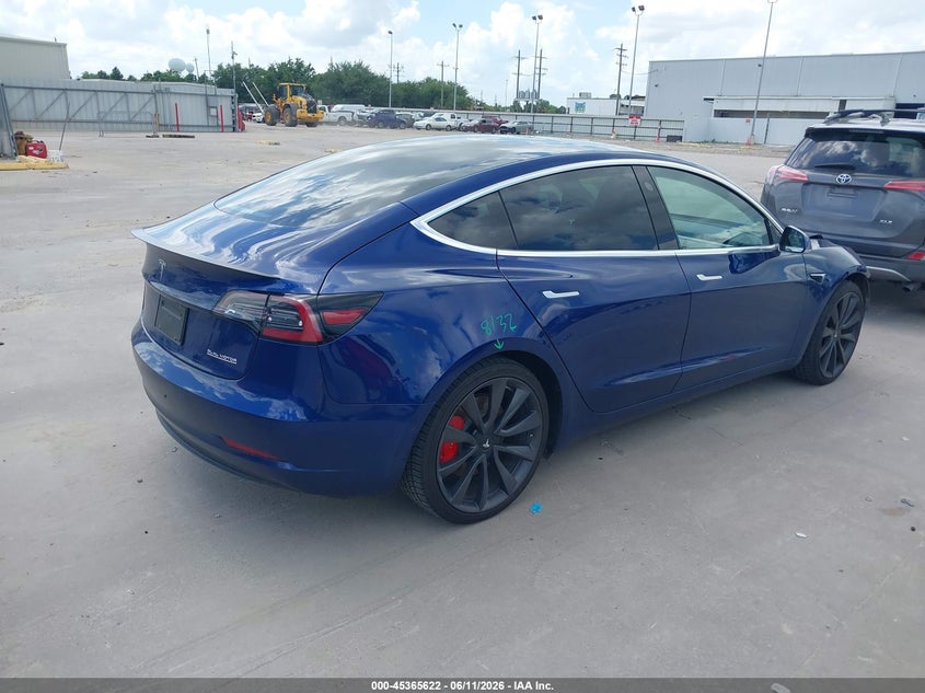 TESLA MODEL 3 - zdjęcie 4