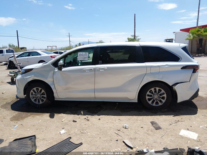 TOYOTA SIENNA - zdjęcie 14
