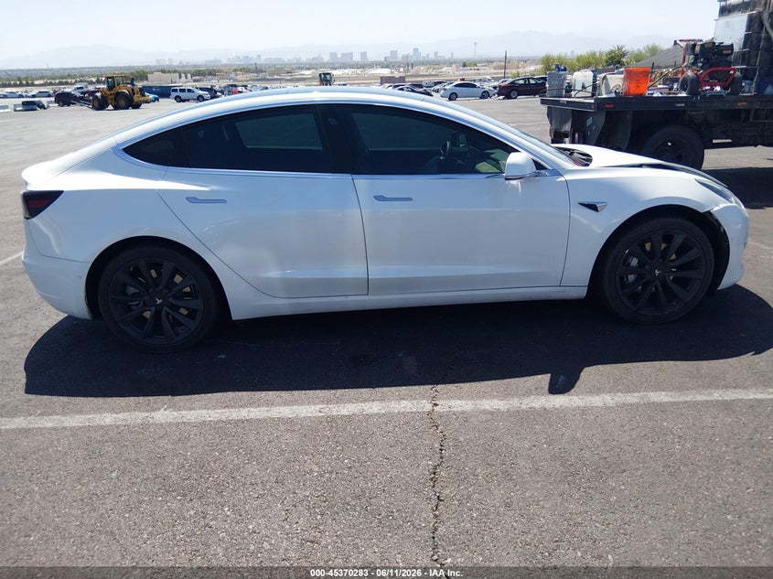 TESLA MODEL 3 - zdjęcie 13
