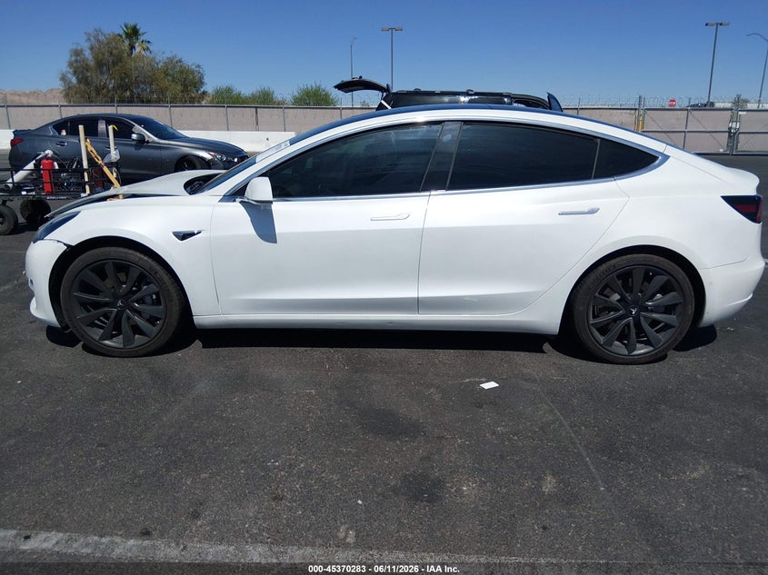 TESLA MODEL 3 - zdjęcie 14