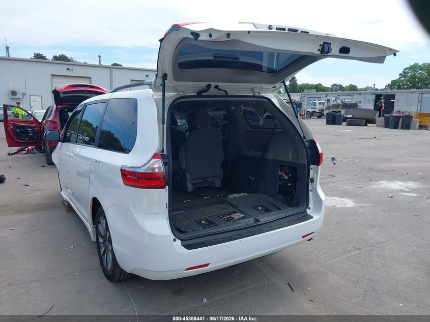 TOYOTA SIENNA - zdjęcie 3