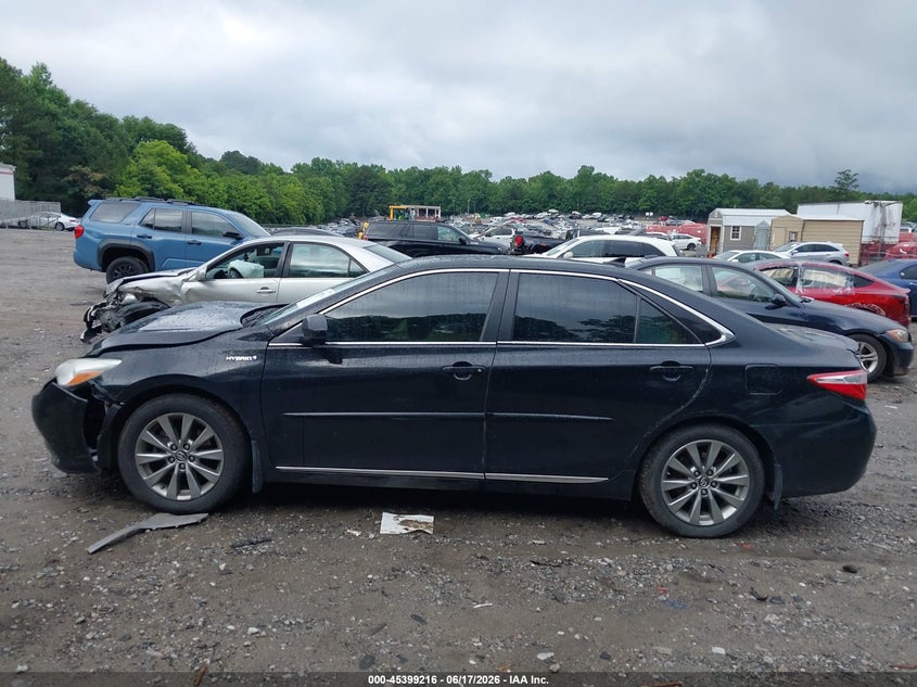 TOYOTA CAMRY HYBRID - zdjęcie 14