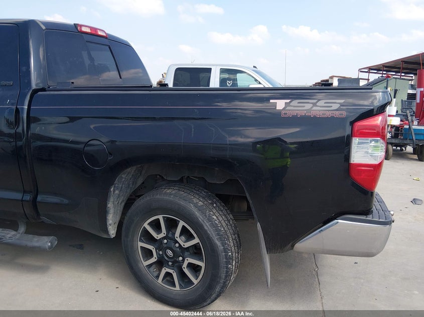 TOYOTA TUNDRA - zdjęcie 18
