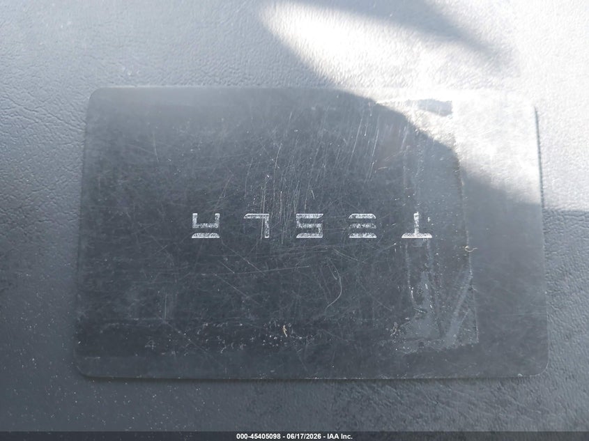 TESLA MODEL 3 - zdjęcie 11
