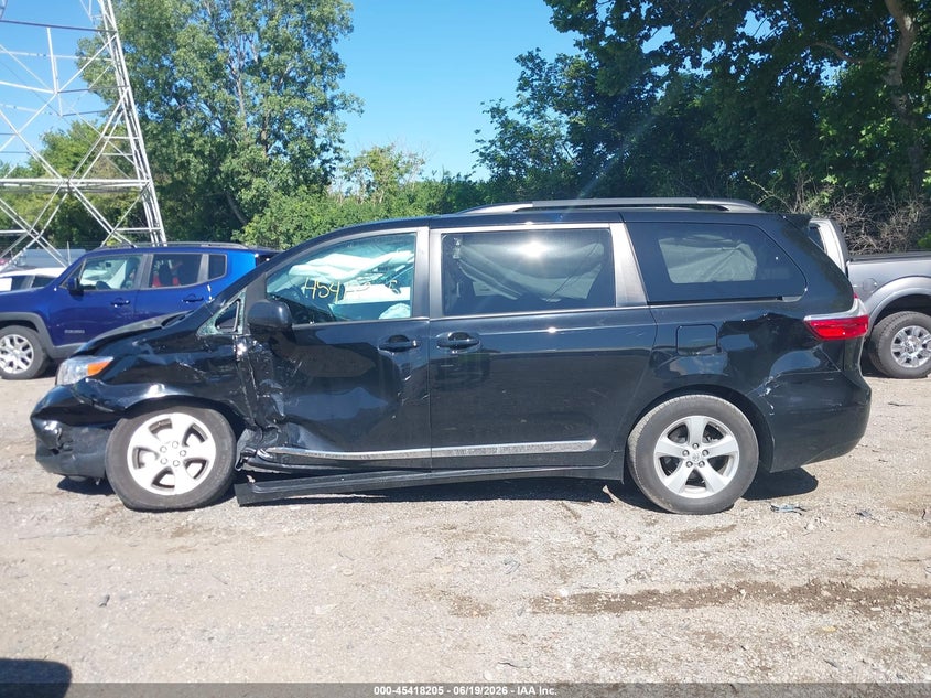 TOYOTA SIENNA - zdjęcie 14