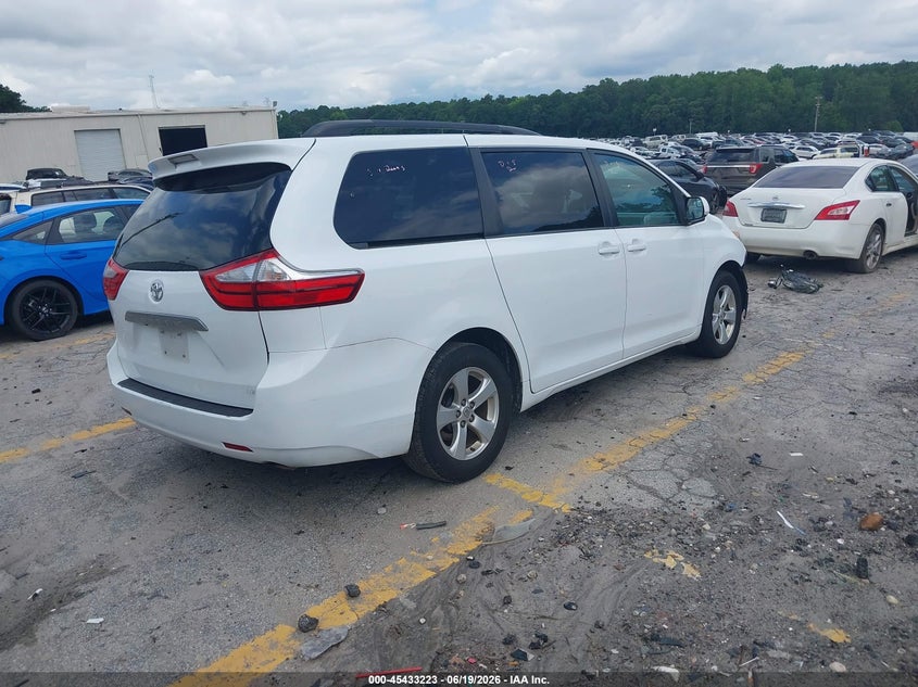 TOYOTA SIENNA - zdjęcie 4