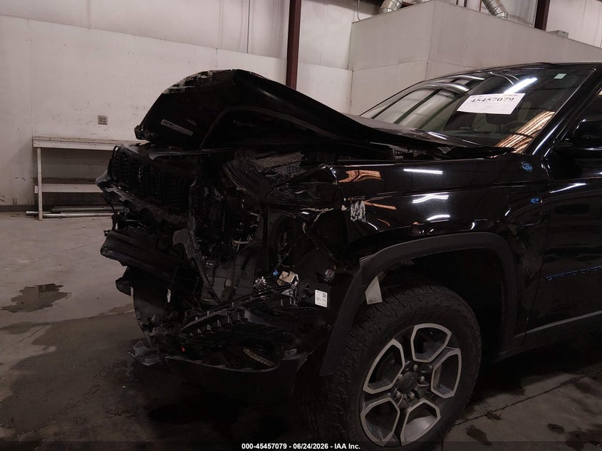 JEEP GRAND CHEROKEE 4XE - zdjęcie 17