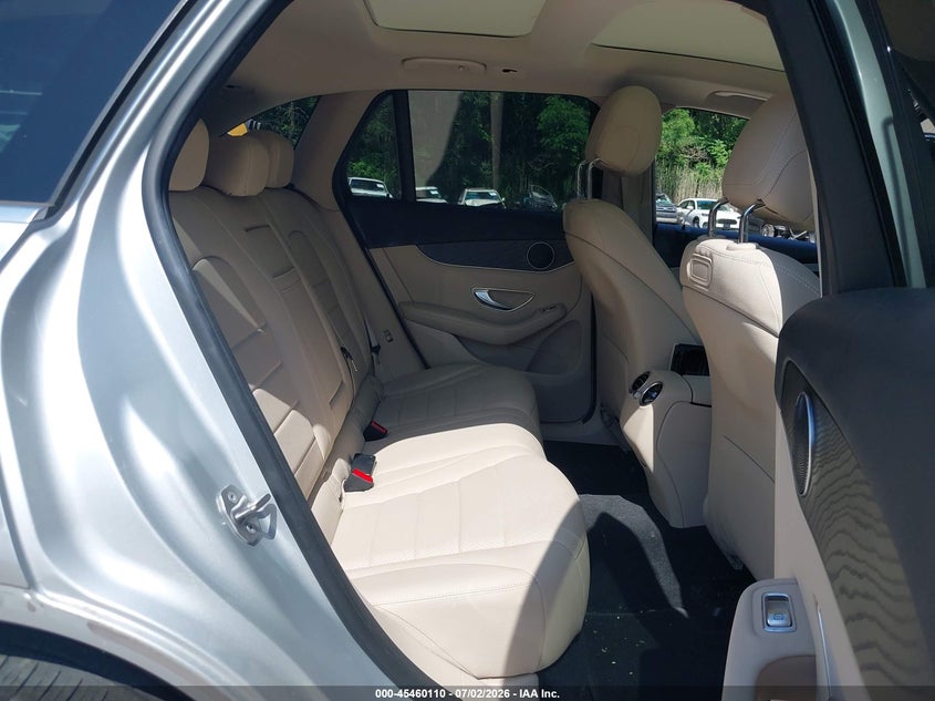 MERCEDES-BENZ GLC 300 - zdjęcie 8