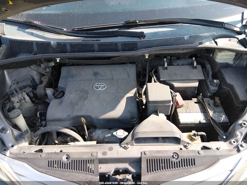 TOYOTA SIENNA - zdjęcie 10