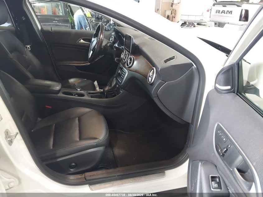 MERCEDES-BENZ GLA 250 - zdjęcie 5