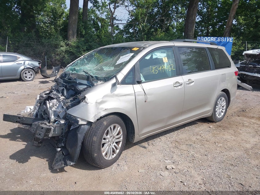 TOYOTA SIENNA - zdjęcie 2