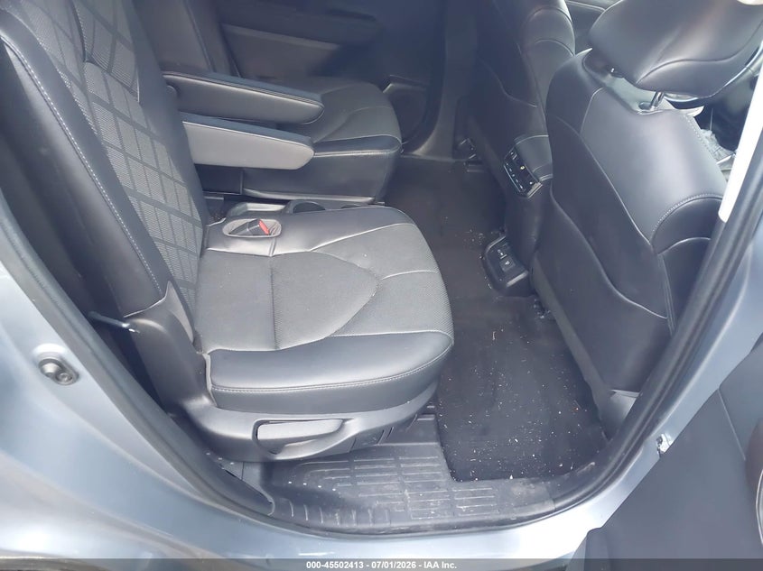 TOYOTA HIGHLANDER - zdjęcie 8