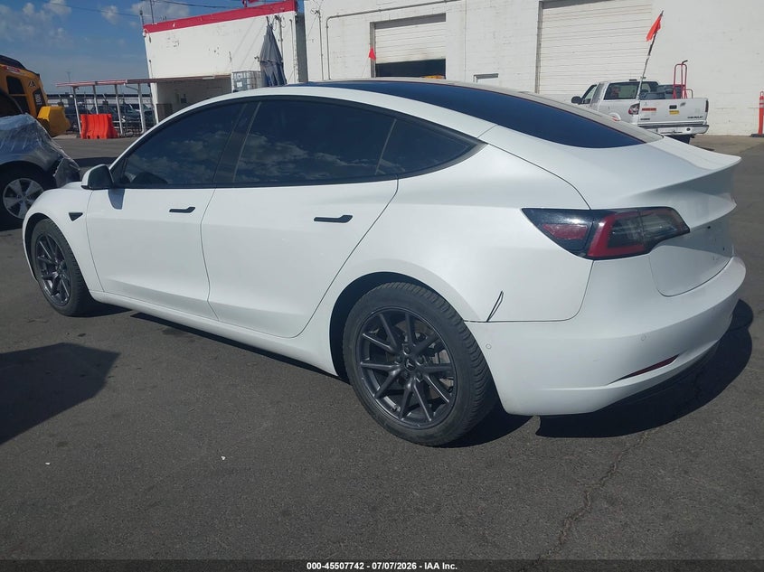 TESLA MODEL 3 - zdjęcie 3