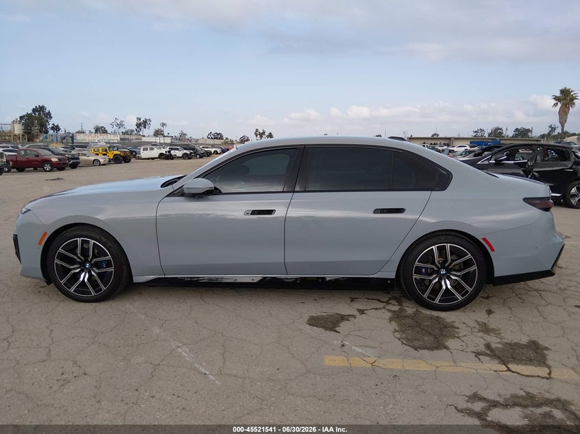 BMW I7 - zdjęcie 14