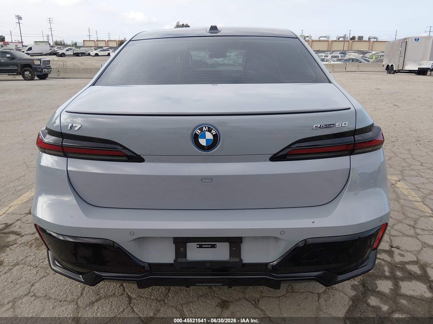 BMW I7 - zdjęcie 16