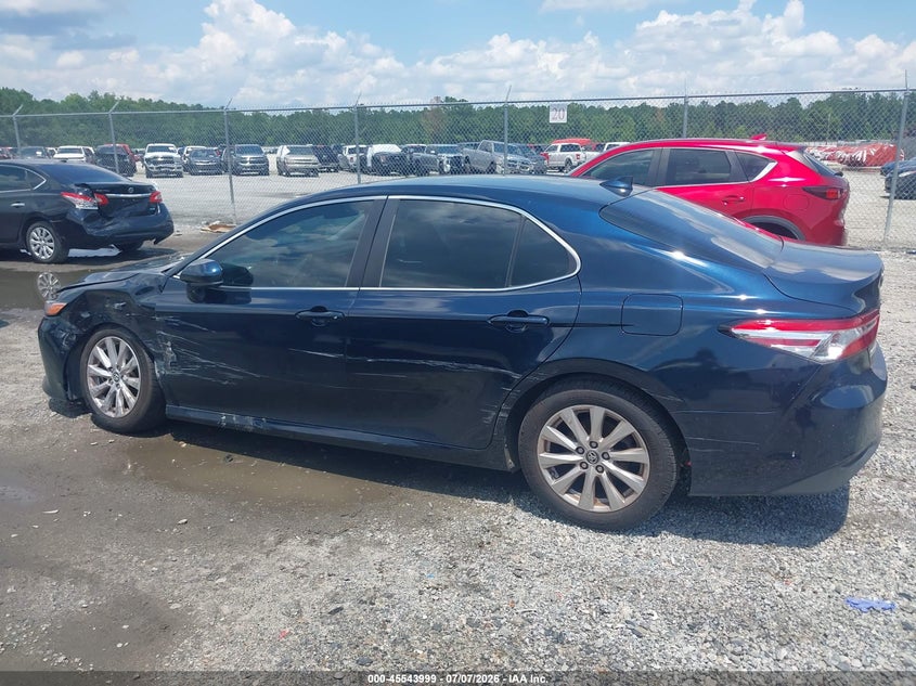 TOYOTA CAMRY - zdjęcie 14