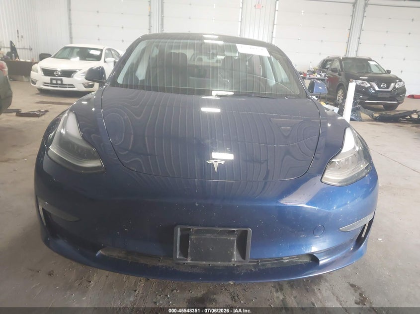 TESLA MODEL 3 - zdjęcie 11