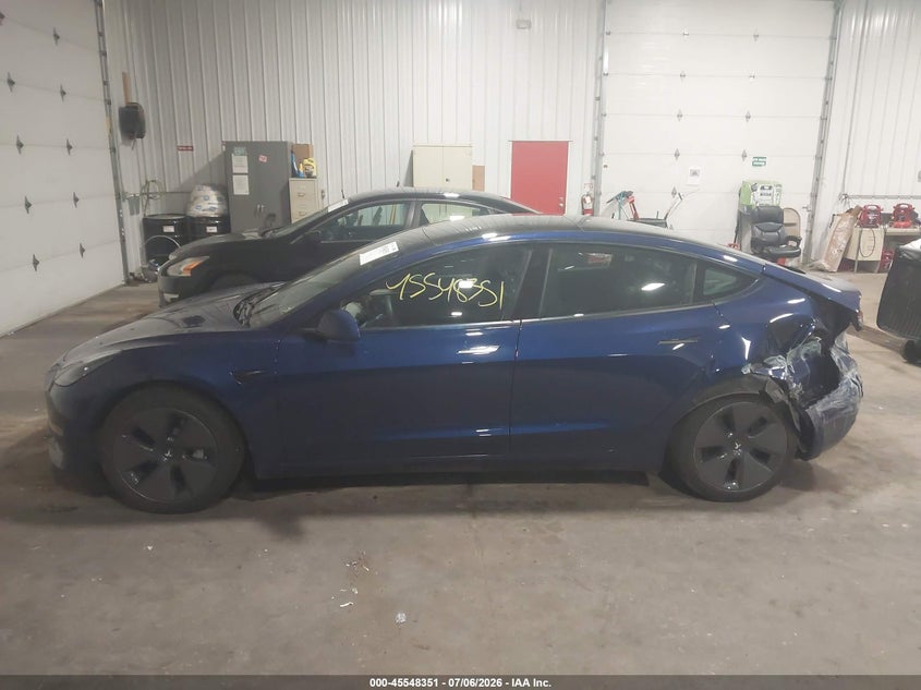 TESLA MODEL 3 - zdjęcie 13
