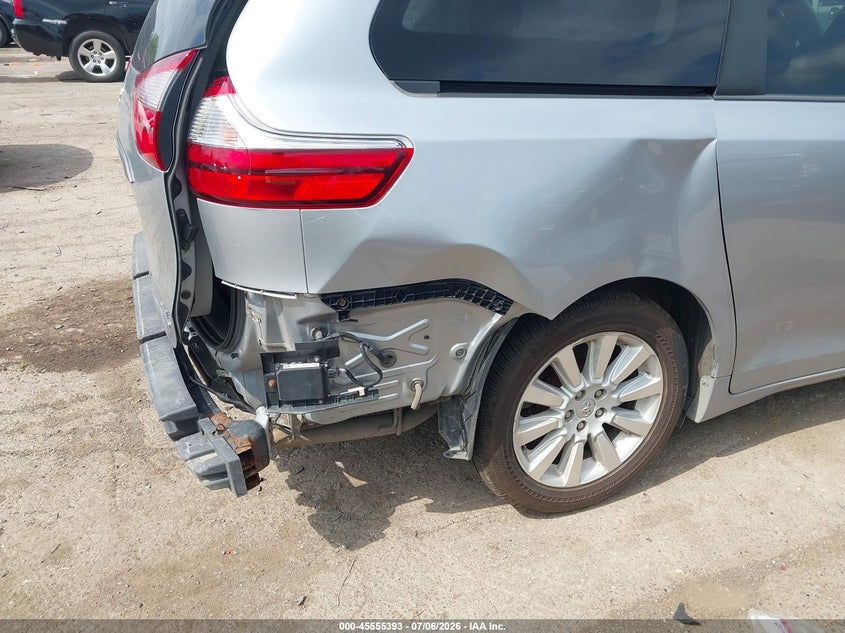 TOYOTA SIENNA - zdjęcie 19
