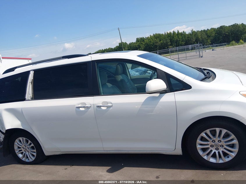 TOYOTA SIENNA - zdjęcie 13