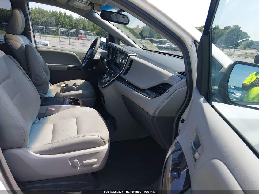 TOYOTA SIENNA - zdjęcie 5