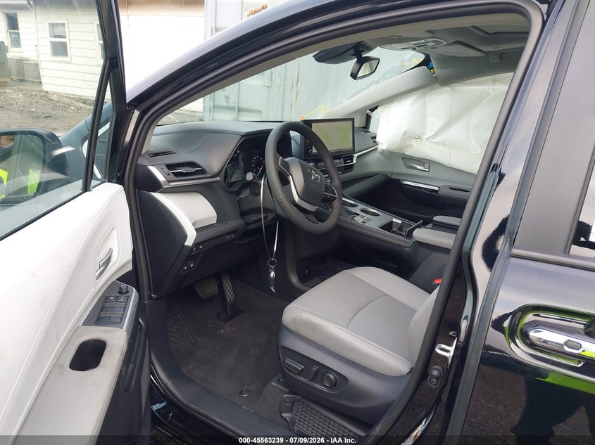 TOYOTA SIENNA - zdjęcie 5