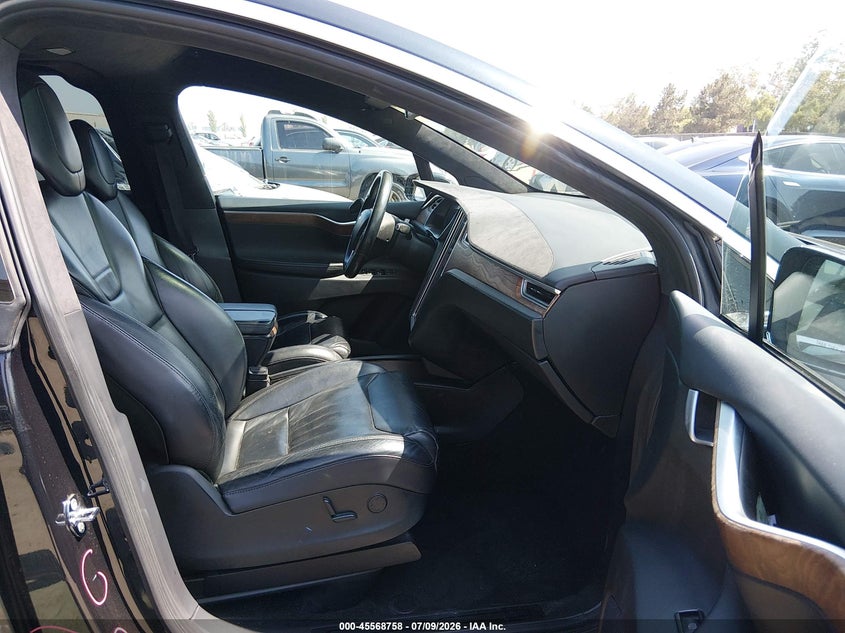 TESLA MODEL X - zdjęcie 5