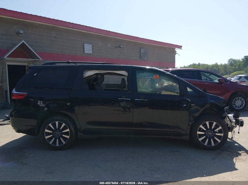 TOYOTA SIENNA - zdjęcie 13