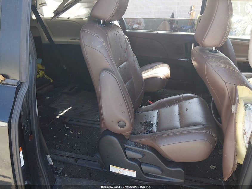 TOYOTA SIENNA - zdjęcie 8