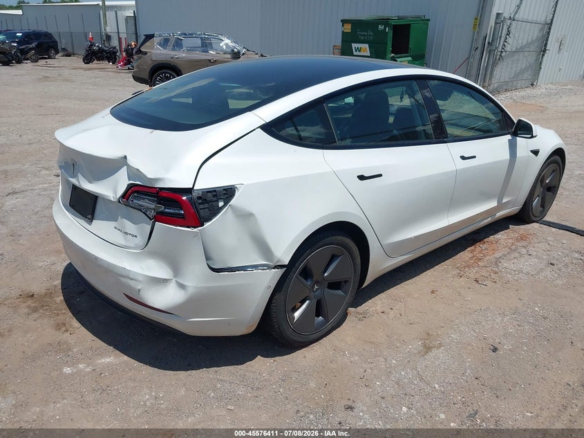 TESLA MODEL 3 - zdjęcie 4