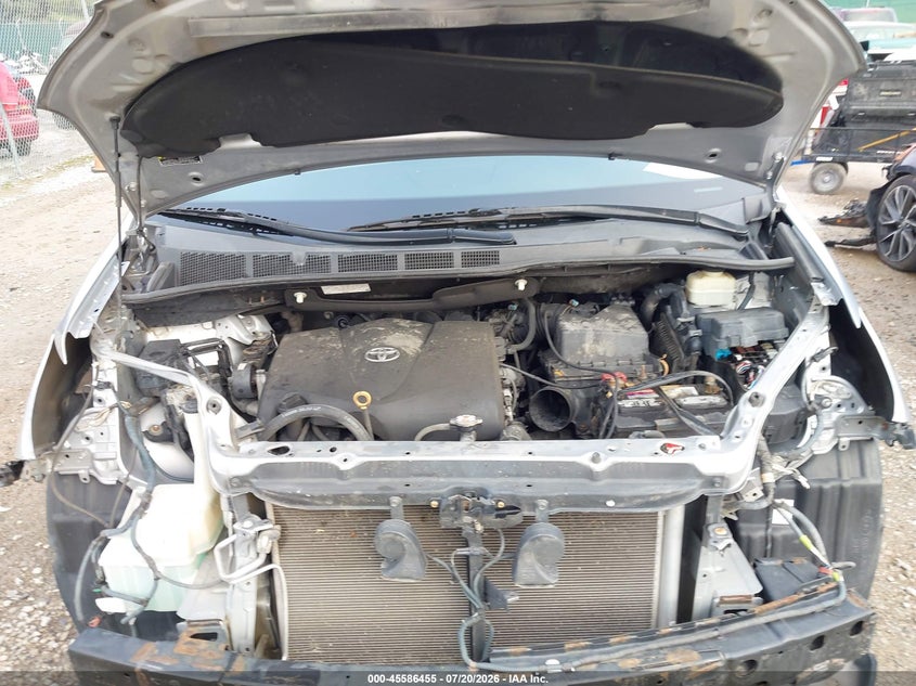 TOYOTA SIENNA - zdjęcie 10
