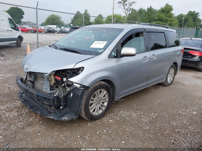 TOYOTA SIENNA - zdjęcie 2