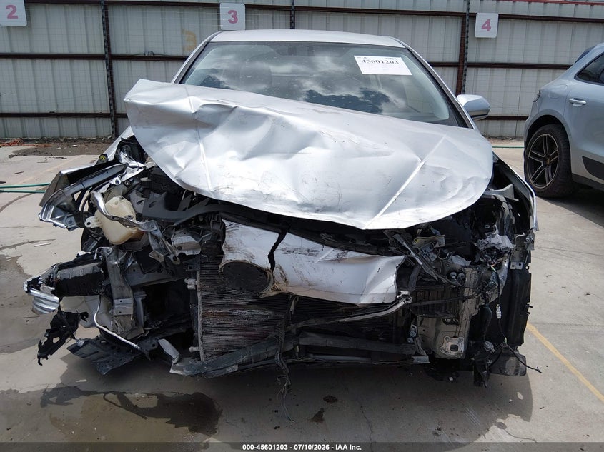TOYOTA PRIUS - zdjęcie 11