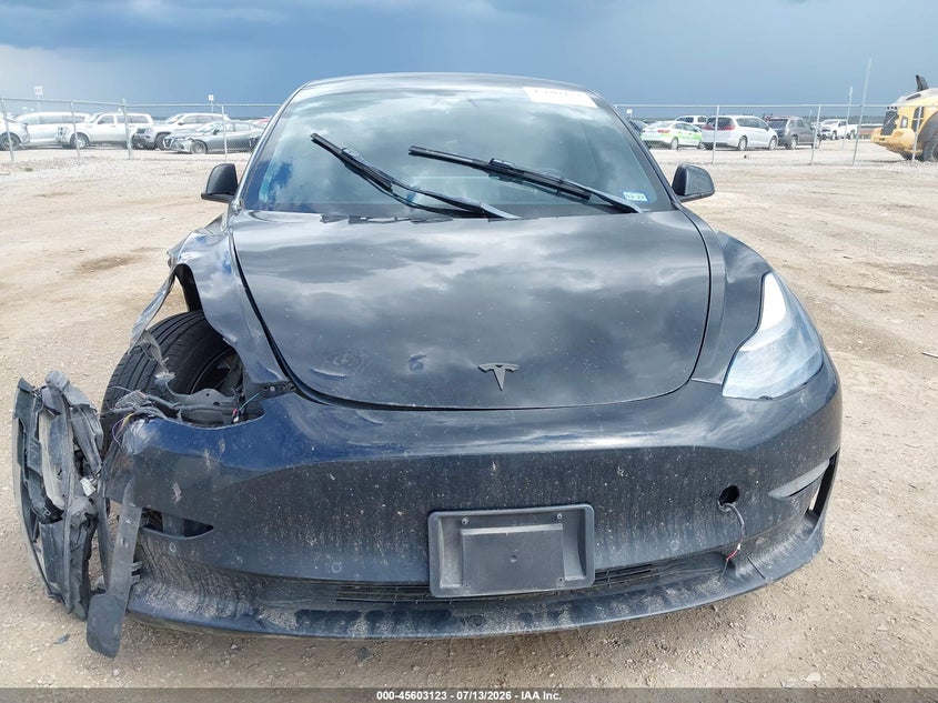 TESLA MODEL 3 - zdjęcie 11