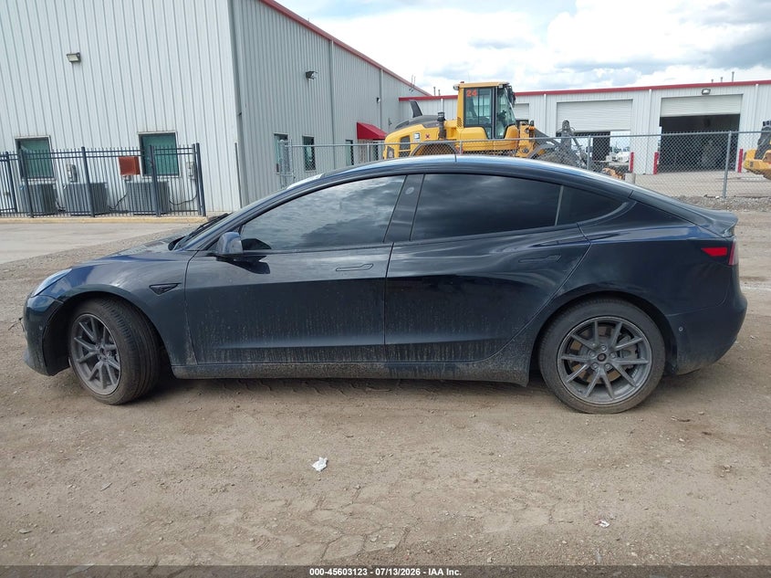TESLA MODEL 3 - zdjęcie 13
