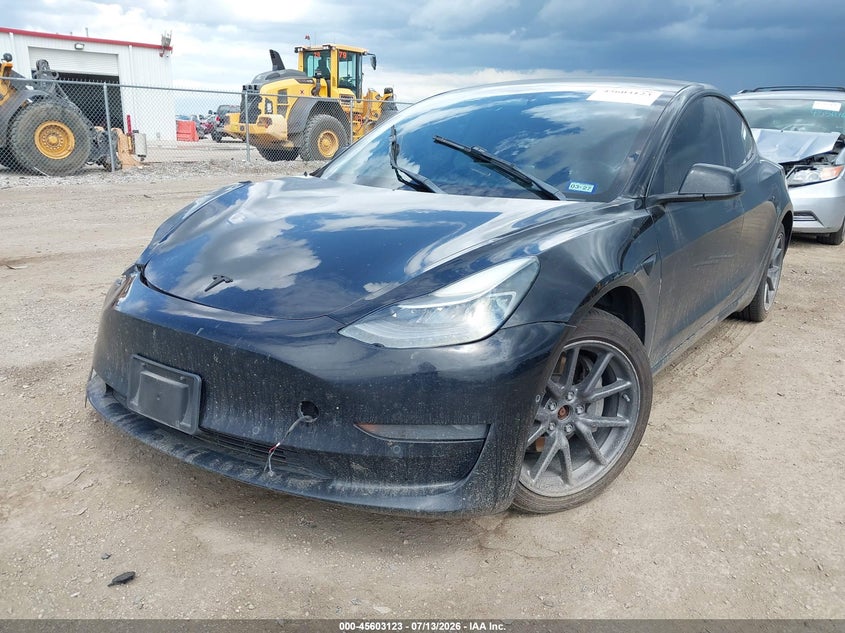 TESLA MODEL 3 - zdjęcie 2