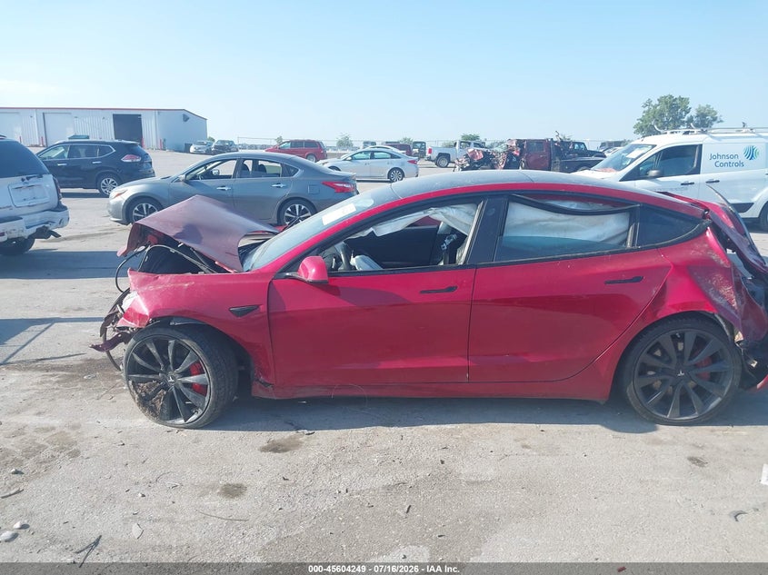 TESLA MODEL 3 - zdjęcie 13
